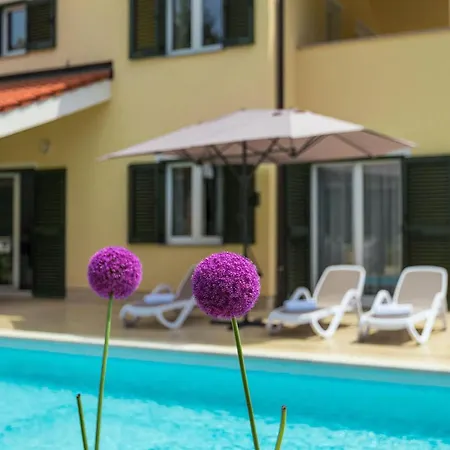 Holiday home Lola Pula